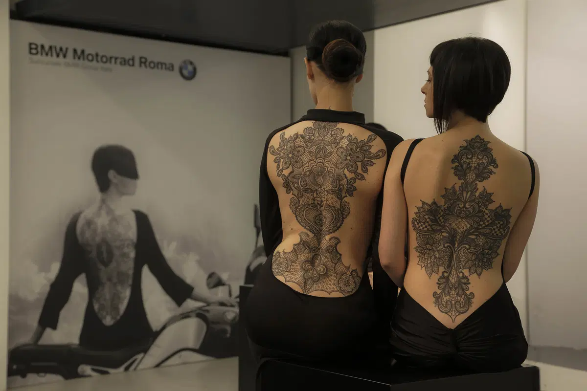 La BMW R nineT e il  Tattoo d’Haute Couture a Roma (5)