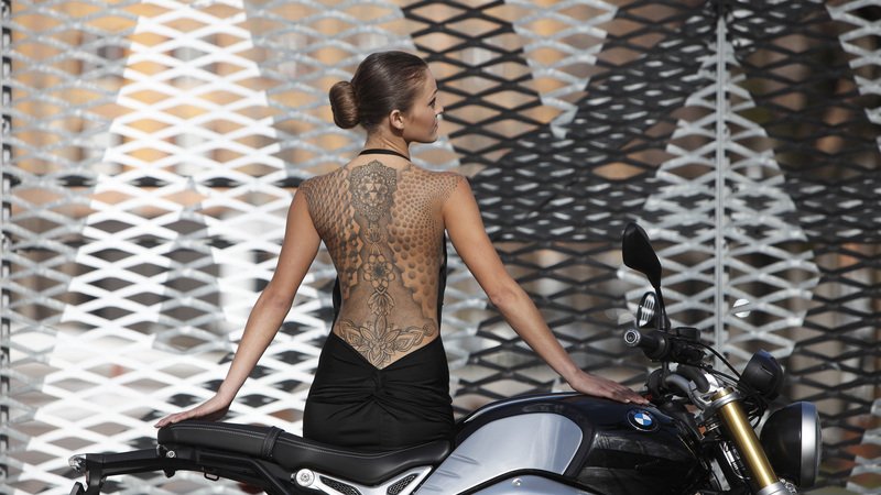 La BMW R nineT e il  Tattoo d&rsquo;Haute Couture a Roma