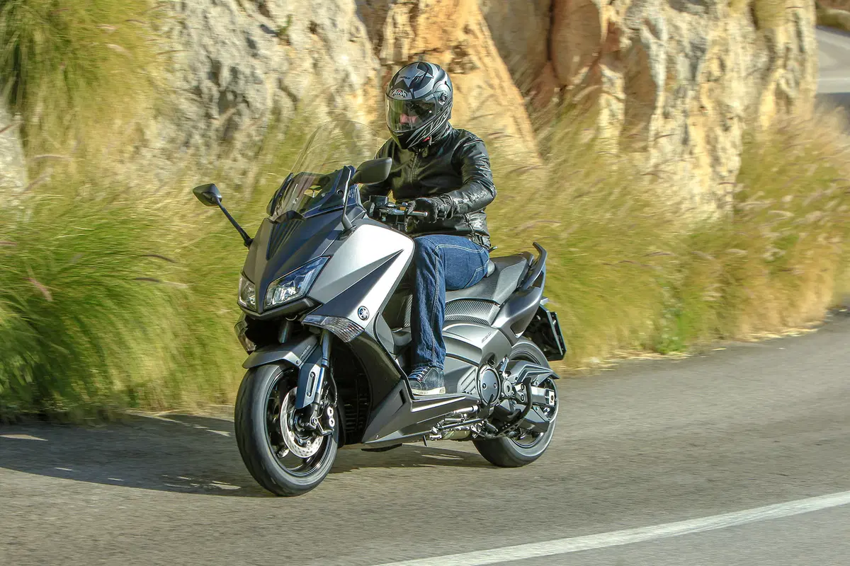 Yamaha TMAX 2015  (5)