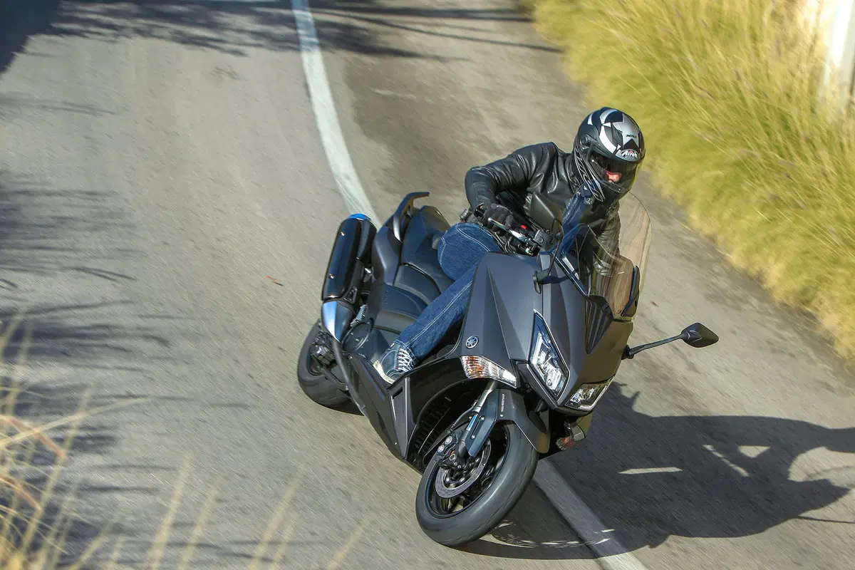 Yamaha TMAX 2015  (6)