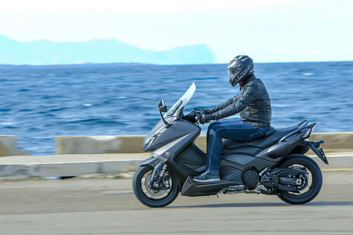 Yamaha TMAX 2015  (7)