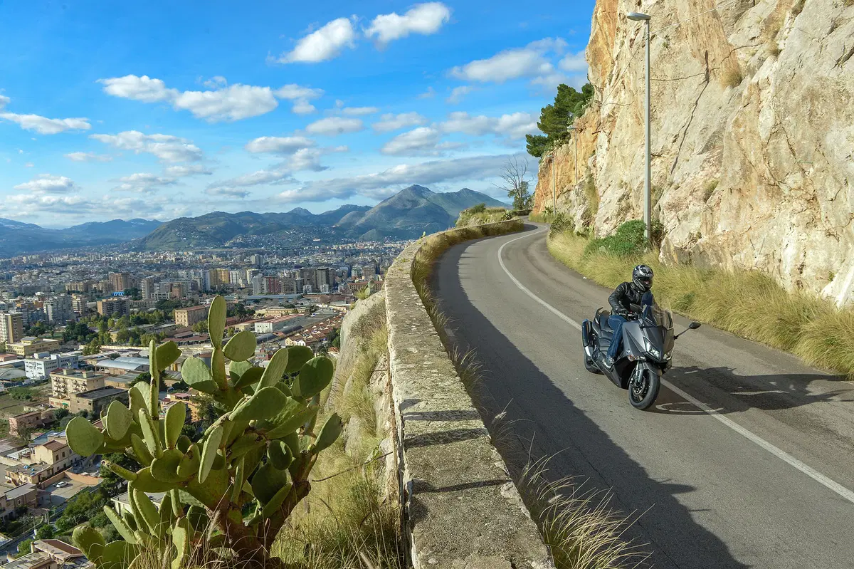Yamaha TMAX 2015  (9)