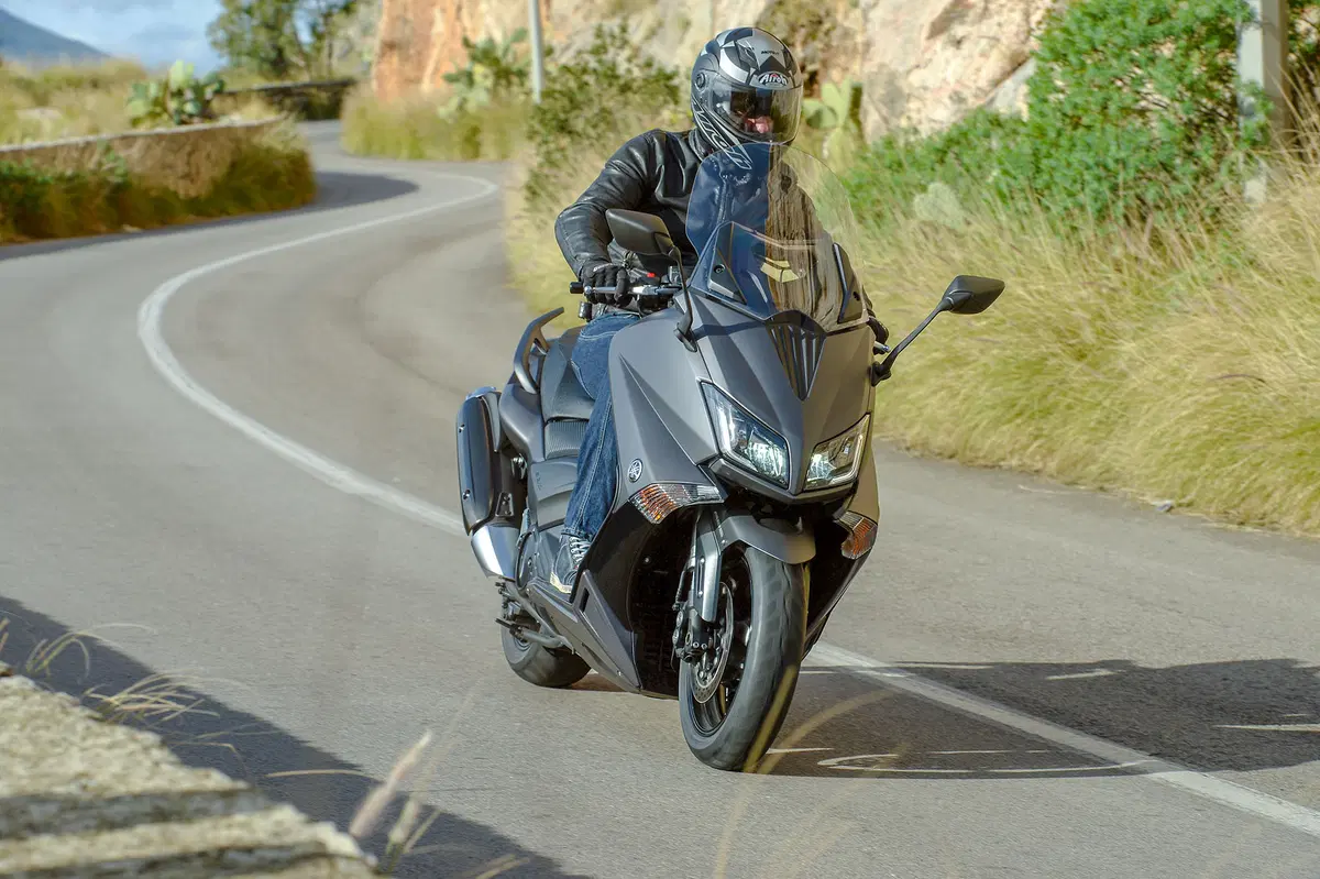 Yamaha TMAX 2015  (10)
