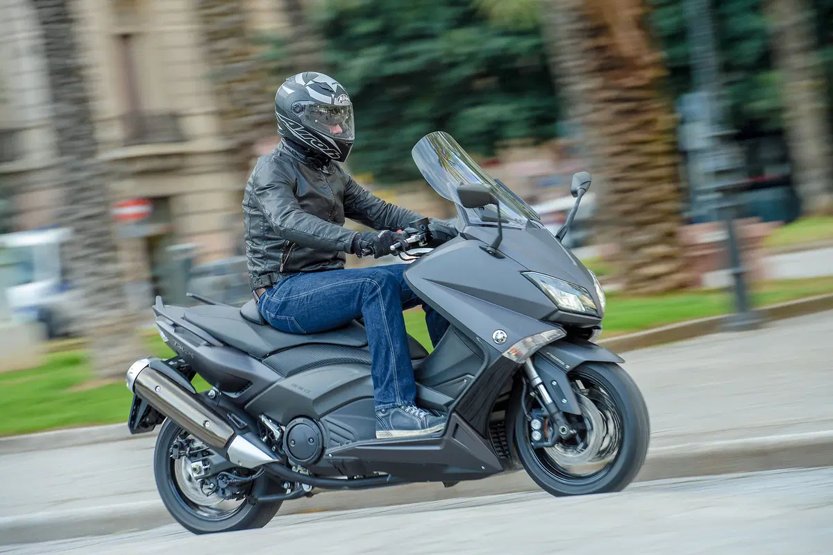 Yamaha TMAX 2015  (12)