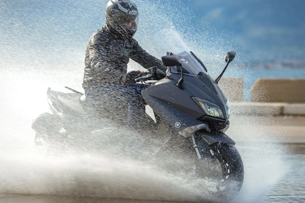 Yamaha TMAX 2015  (14)