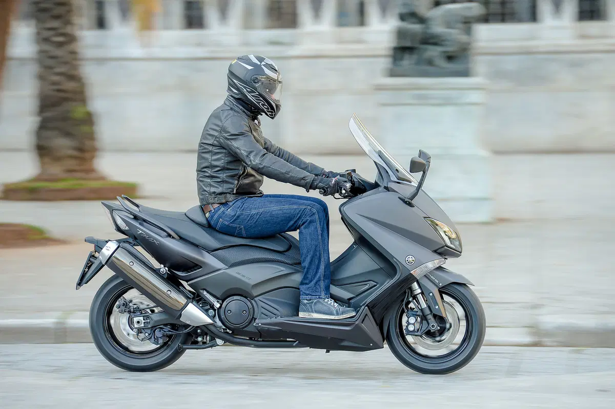 Yamaha TMAX 2015  (11)