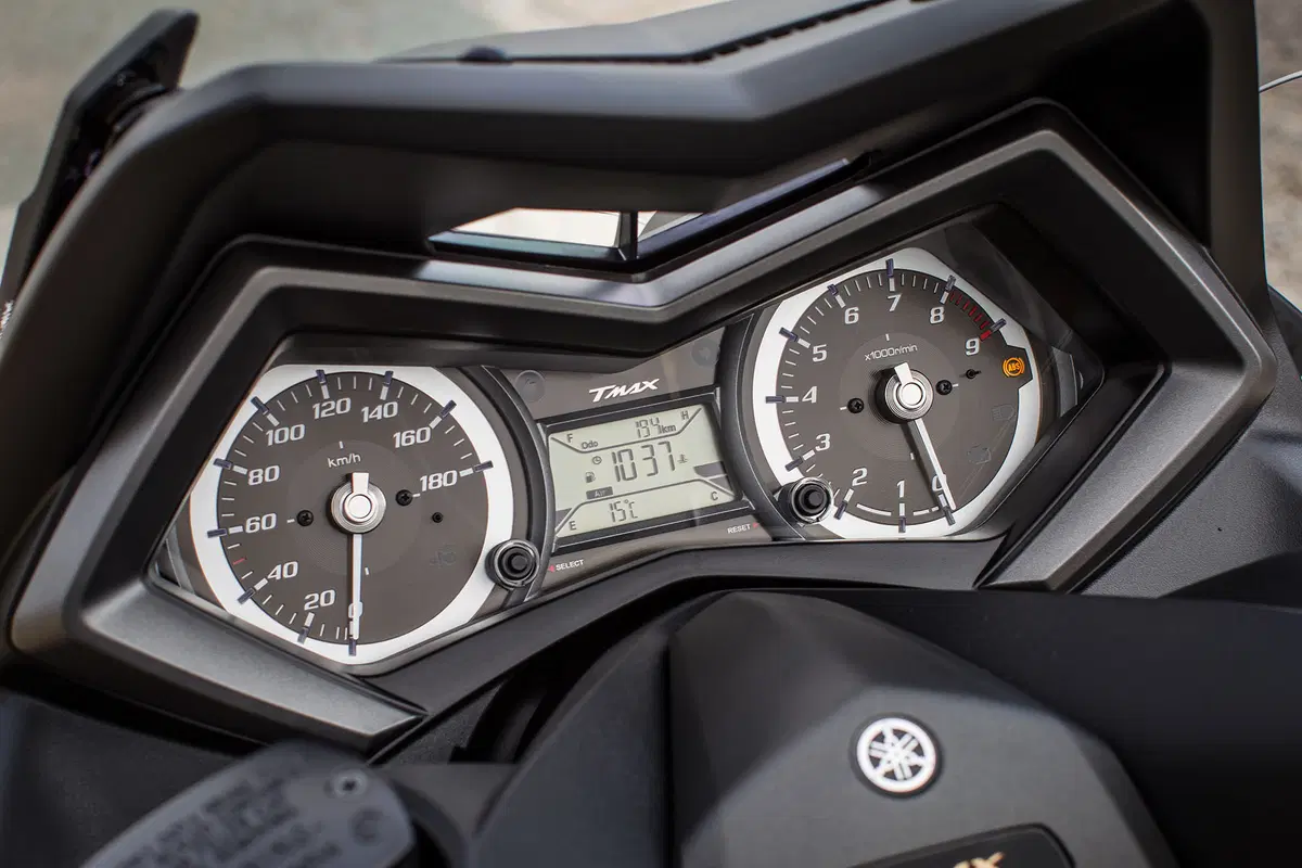 Yamaha TMAX 2015  (25)