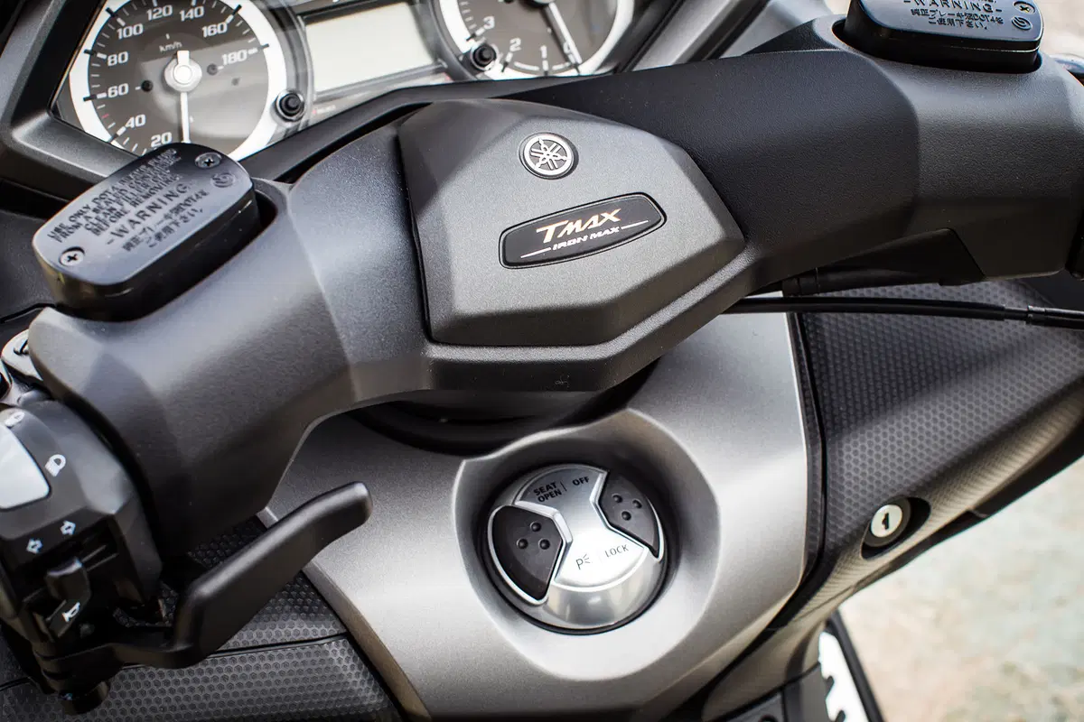 Yamaha TMAX 2015  (26)