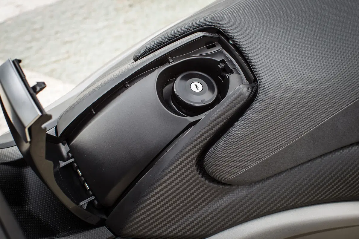Yamaha TMAX 2015  (34)