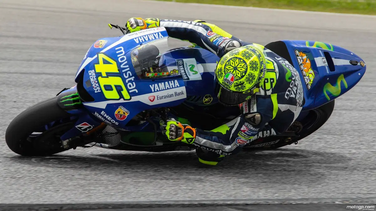 Test MotoGP a Sepang. Il casco di Rossi è un cappello di lana (7)