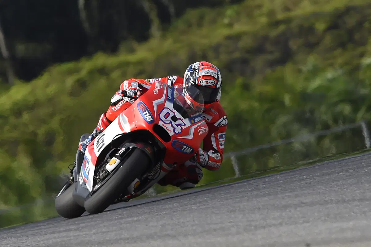 Test MotoGP a Sepang, Day 1. Dovizioso: "I test di oggi utili anche per lo sviluppo della GP15"