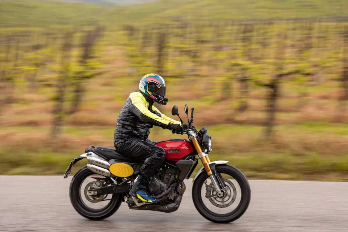Fantic Caballero 700 TEST! Pregi e difetti della prima bicilindrica della Casa italiana (13)