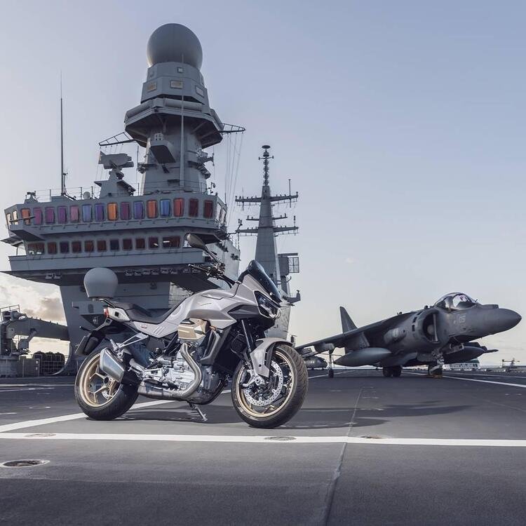 Moto Guzzi V100 Mandello Aviazione Navale (2023 - 24) (3)