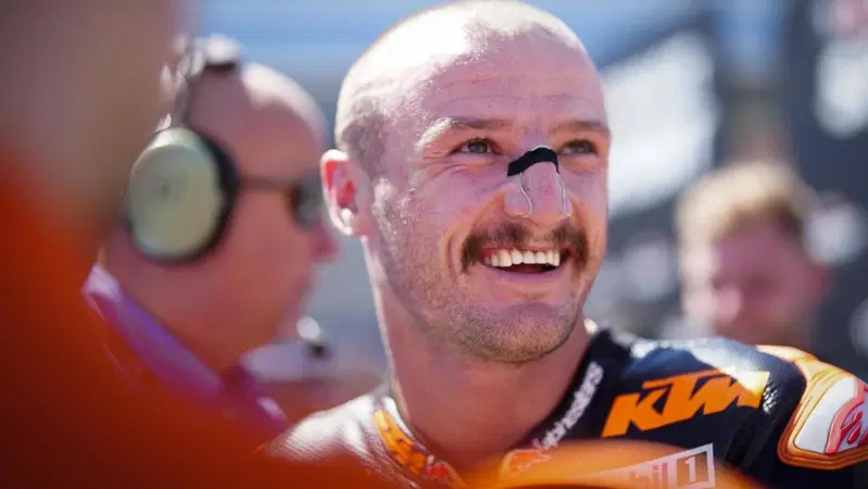 MotoGP 2023. GP di Francia. L'incredibile leggerezza di Jack Miller: tagliarsi i capelli prima del via gli &egrave; costato carissimo!