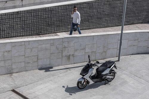 Sportivo, pratico e tecnologico, ecco il nuovo Kymco KRV200 [GALLERY] (3)