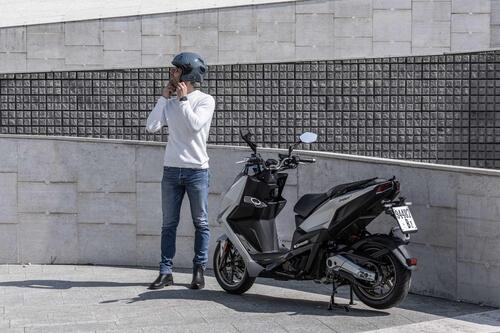 Sportivo, pratico e tecnologico, ecco il nuovo Kymco KRV200 [GALLERY] (4)