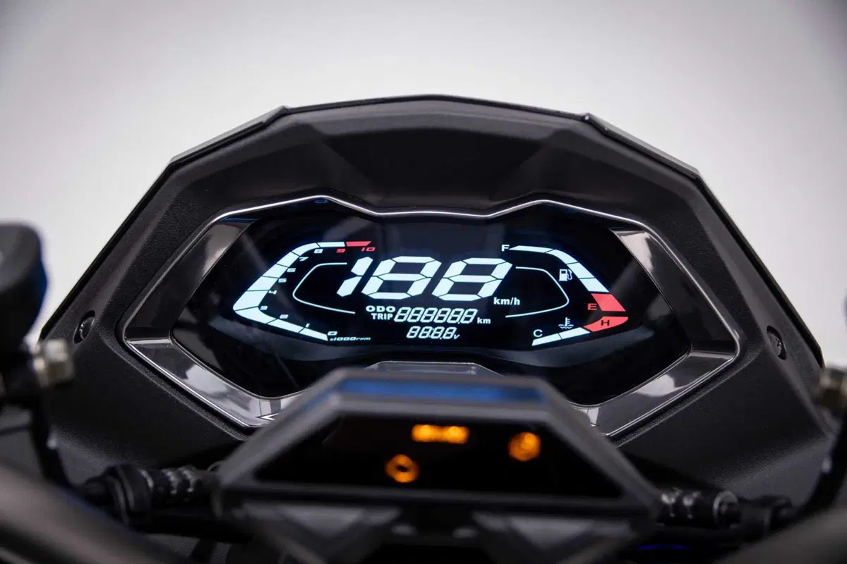 Sportivo, pratico e tecnologico, ecco il nuovo Kymco KRV200 [GALLERY] (11)