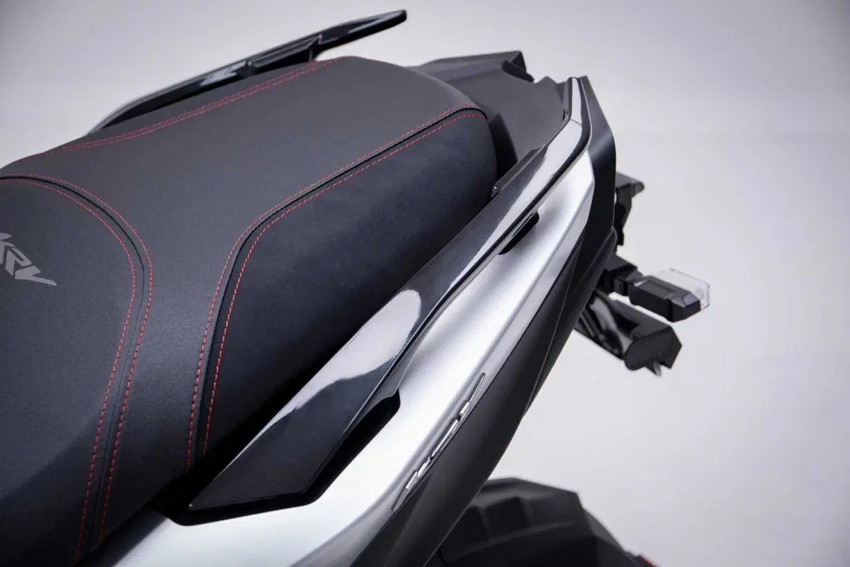 Sportivo, pratico e tecnologico, ecco il nuovo Kymco KRV200 [GALLERY] (15)