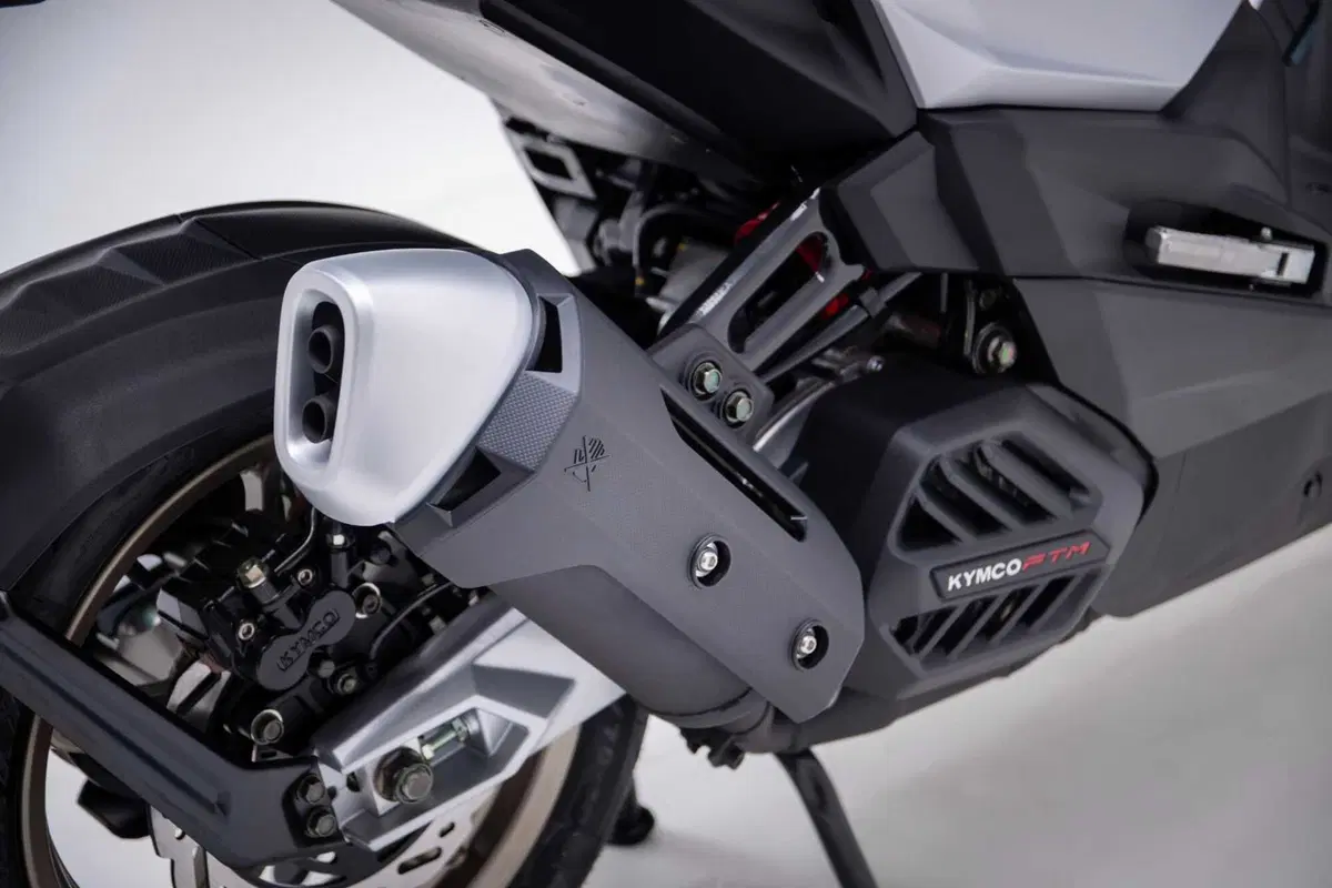Sportivo, pratico e tecnologico, ecco il nuovo Kymco KRV200 [GALLERY] (17)