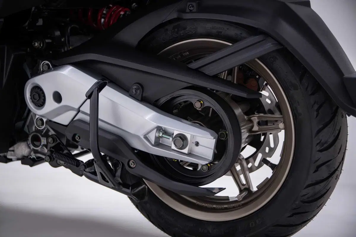 Sportivo, pratico e tecnologico, ecco il nuovo Kymco KRV200 [GALLERY] (20)