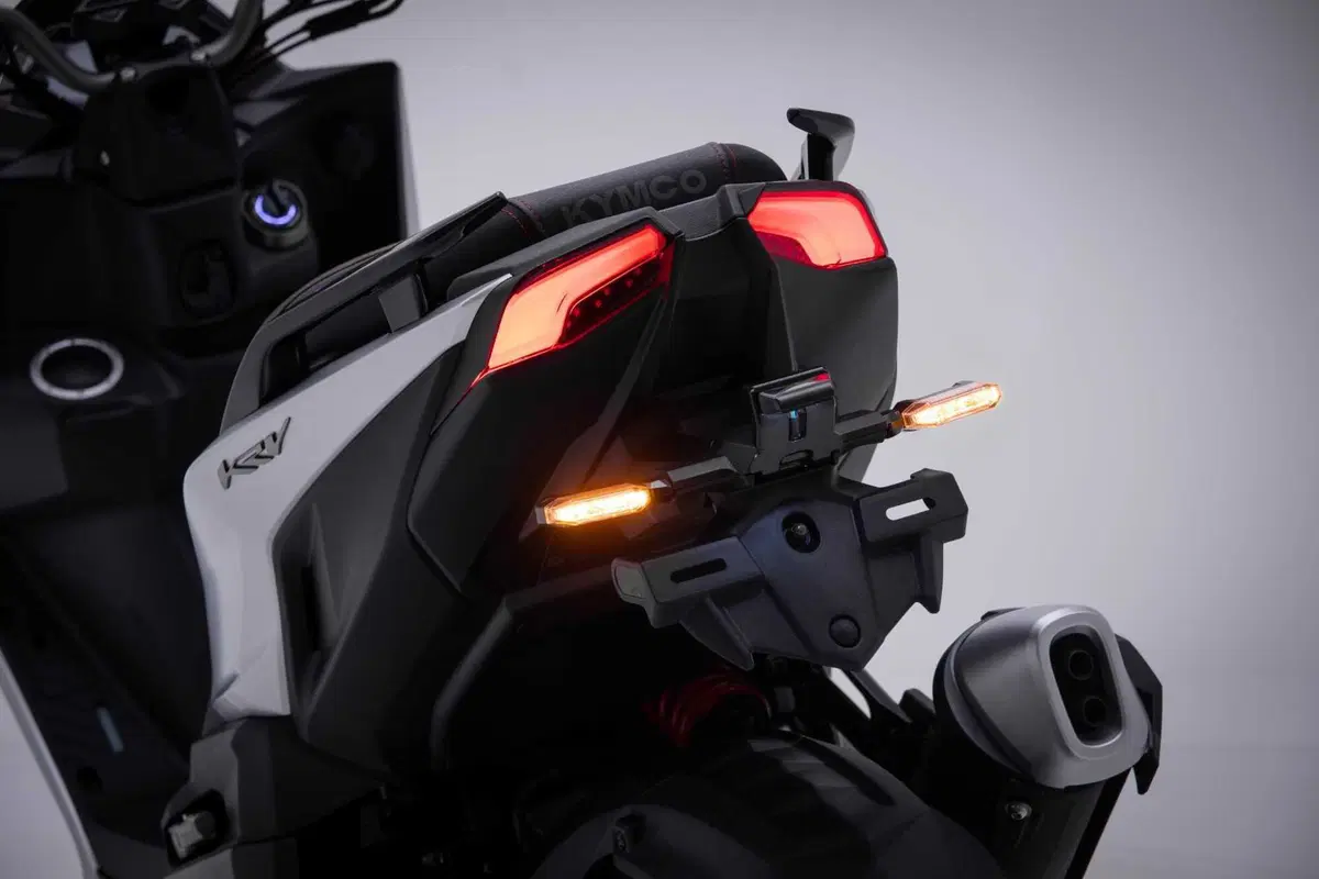 Sportivo, pratico e tecnologico, ecco il nuovo Kymco KRV200 [GALLERY] (21)