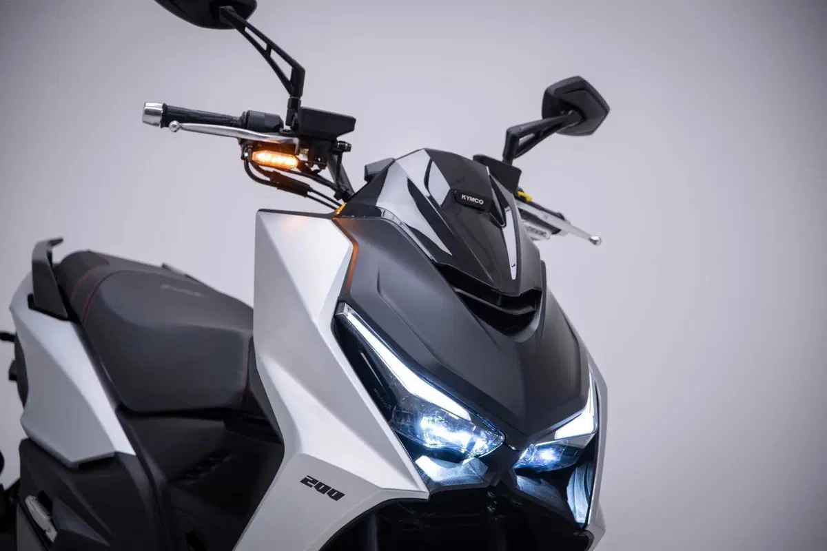 Sportivo, pratico e tecnologico, ecco il nuovo Kymco KRV200 [GALLERY] (22)
