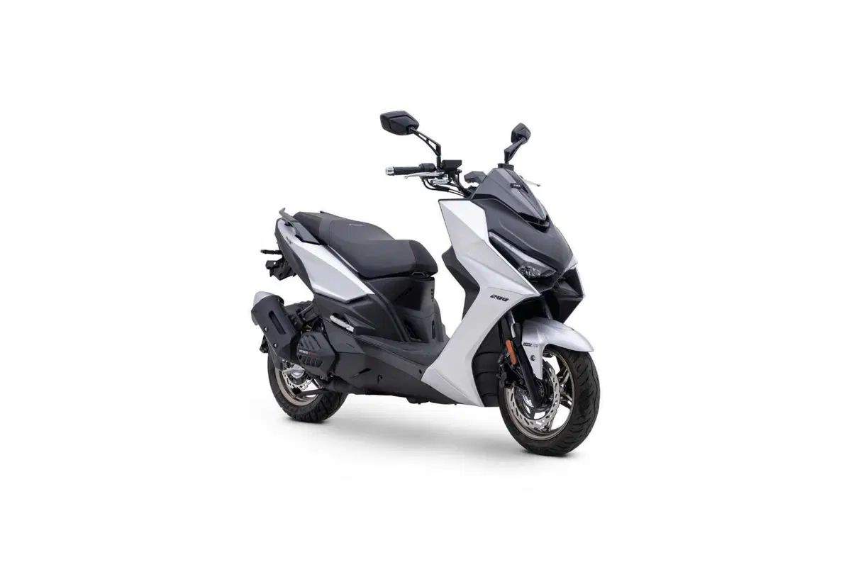 Sportivo, pratico e tecnologico, ecco il nuovo Kymco KRV200 [GALLERY] (23)