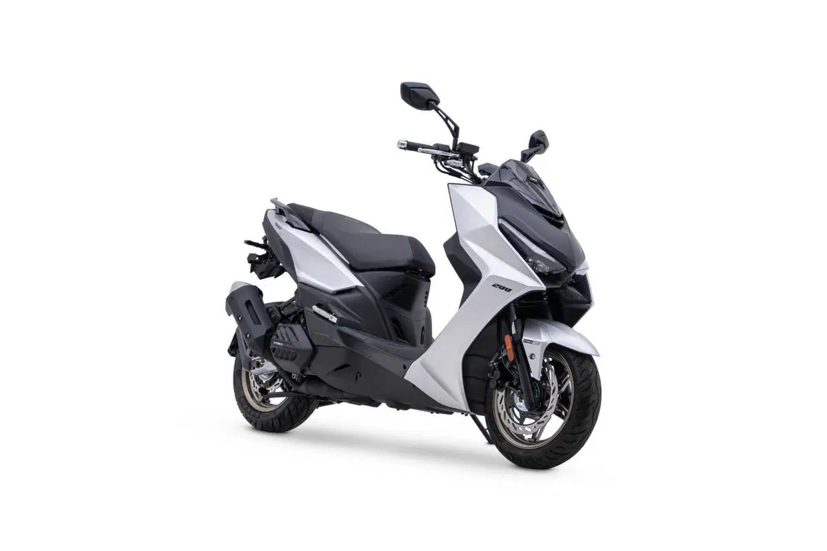 Sportivo, pratico e tecnologico, ecco il nuovo Kymco KRV200 [GALLERY] (25)