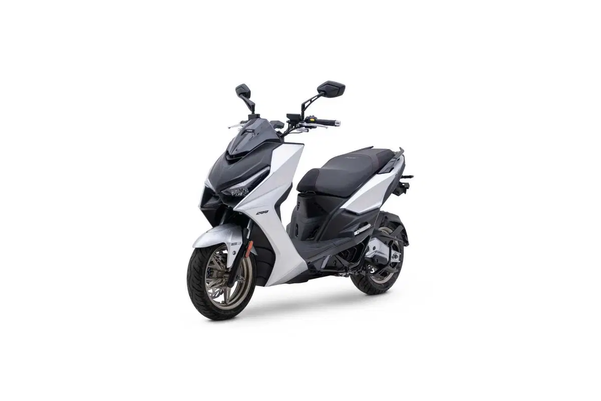 Sportivo, pratico e tecnologico, ecco il nuovo Kymco KRV200 [GALLERY] (28)