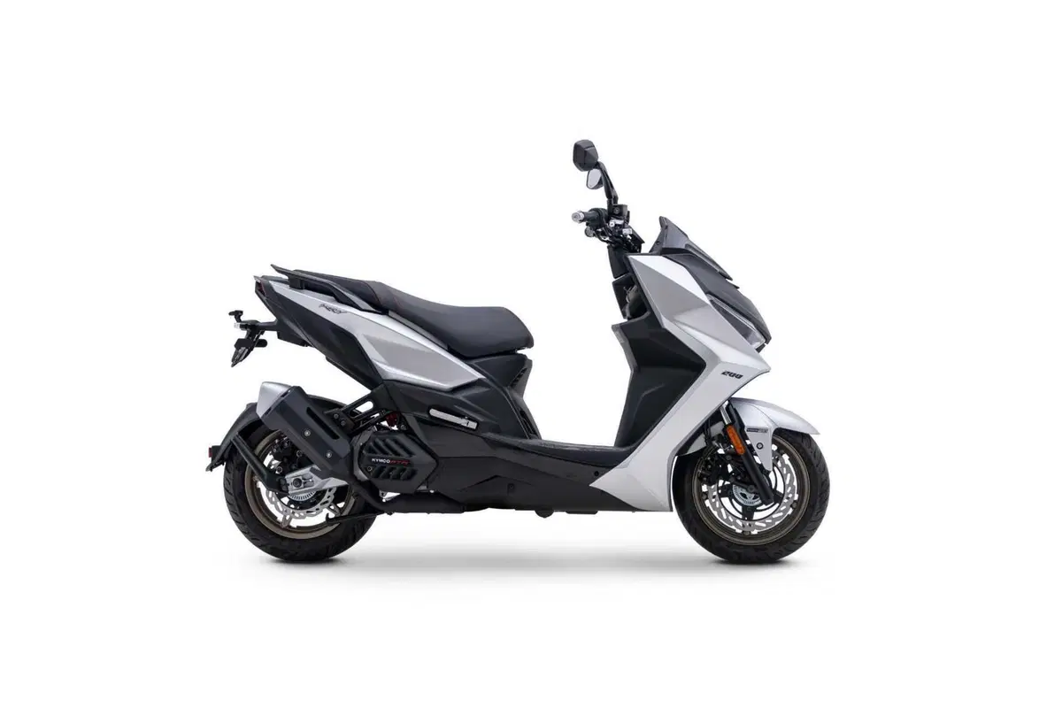 Sportivo, pratico e tecnologico, ecco il nuovo Kymco KRV200 [GALLERY] (29)