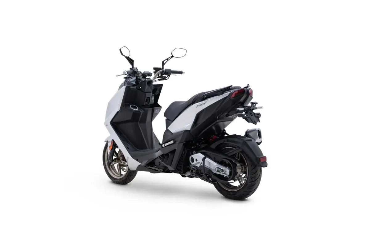 Sportivo, pratico e tecnologico, ecco il nuovo Kymco KRV200 [GALLERY] (30)