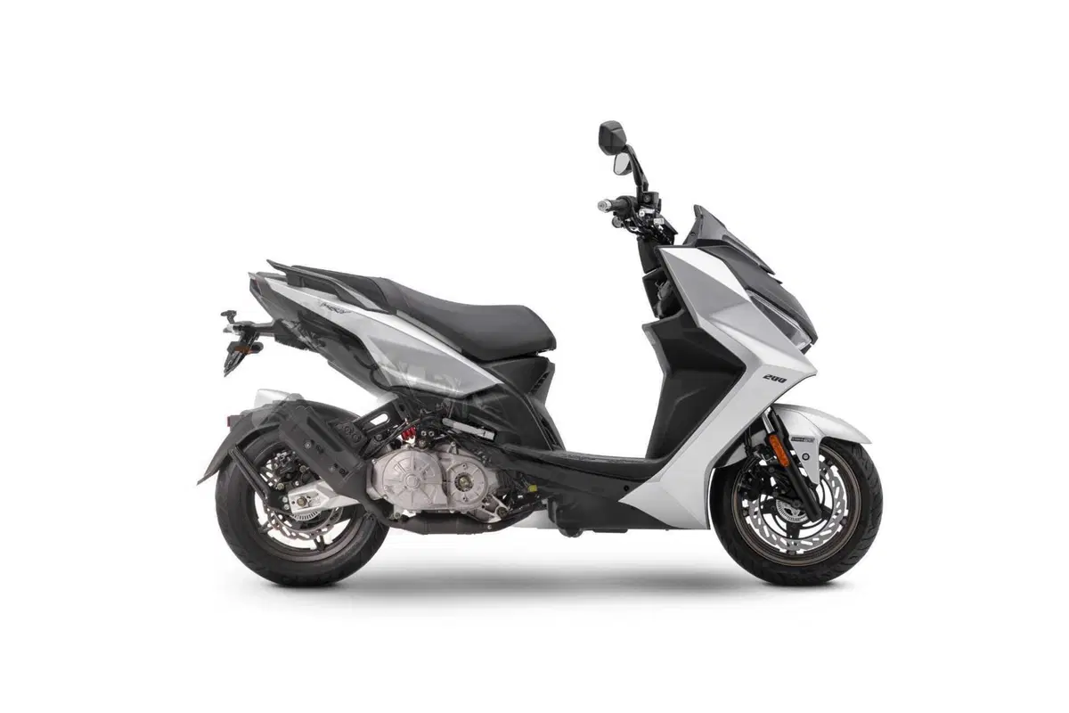 Sportivo, pratico e tecnologico, ecco il nuovo Kymco KRV200 [GALLERY] (32)