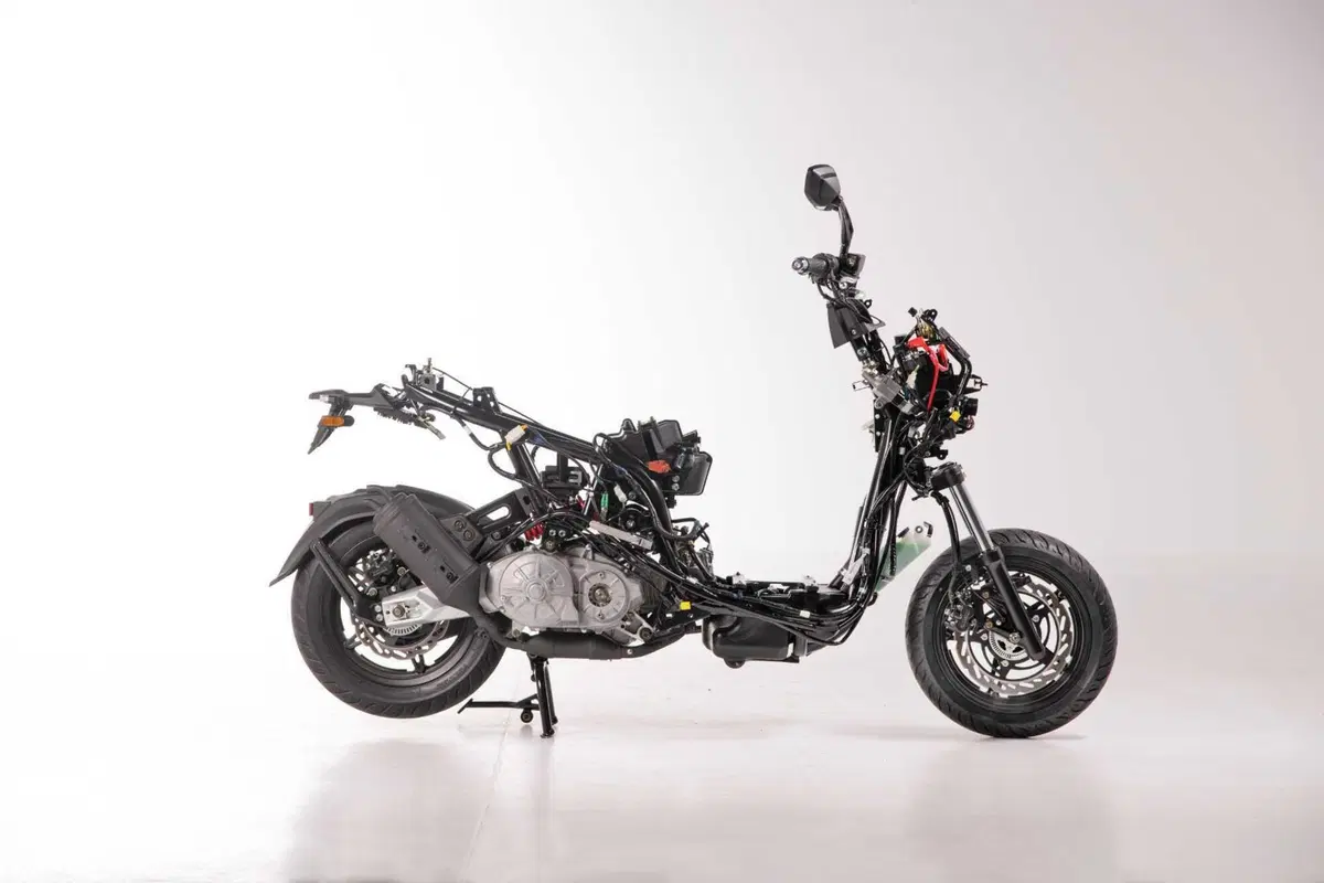 Sportivo, pratico e tecnologico, ecco il nuovo Kymco KRV200 [GALLERY] (34)