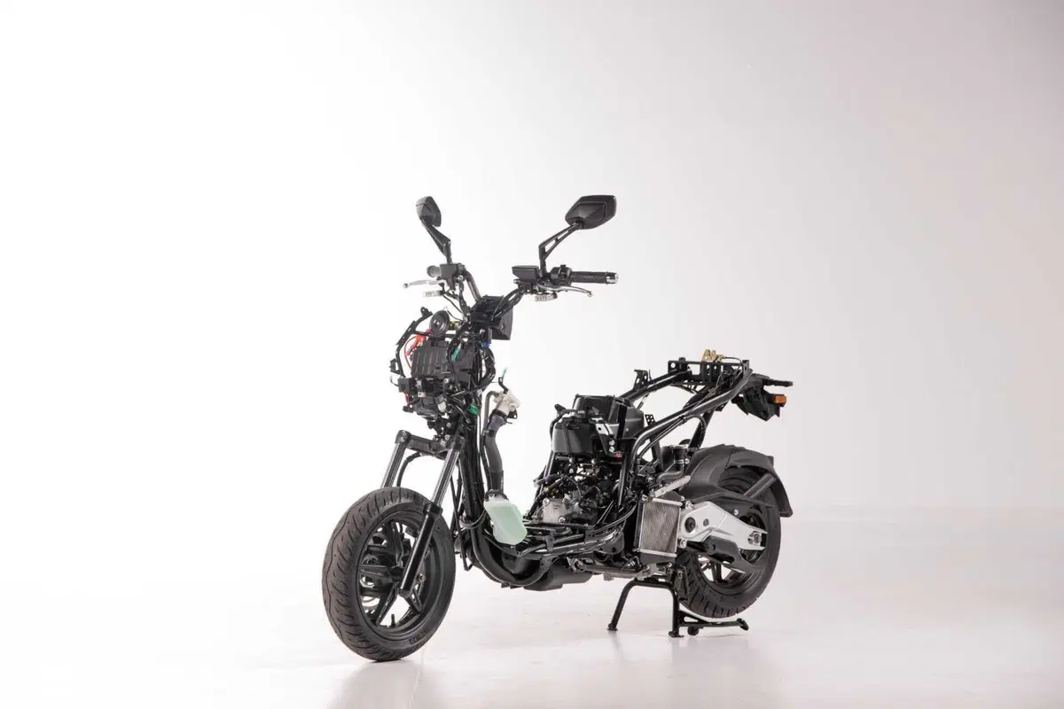 Sportivo, pratico e tecnologico, ecco il nuovo Kymco KRV200 [GALLERY] (39)