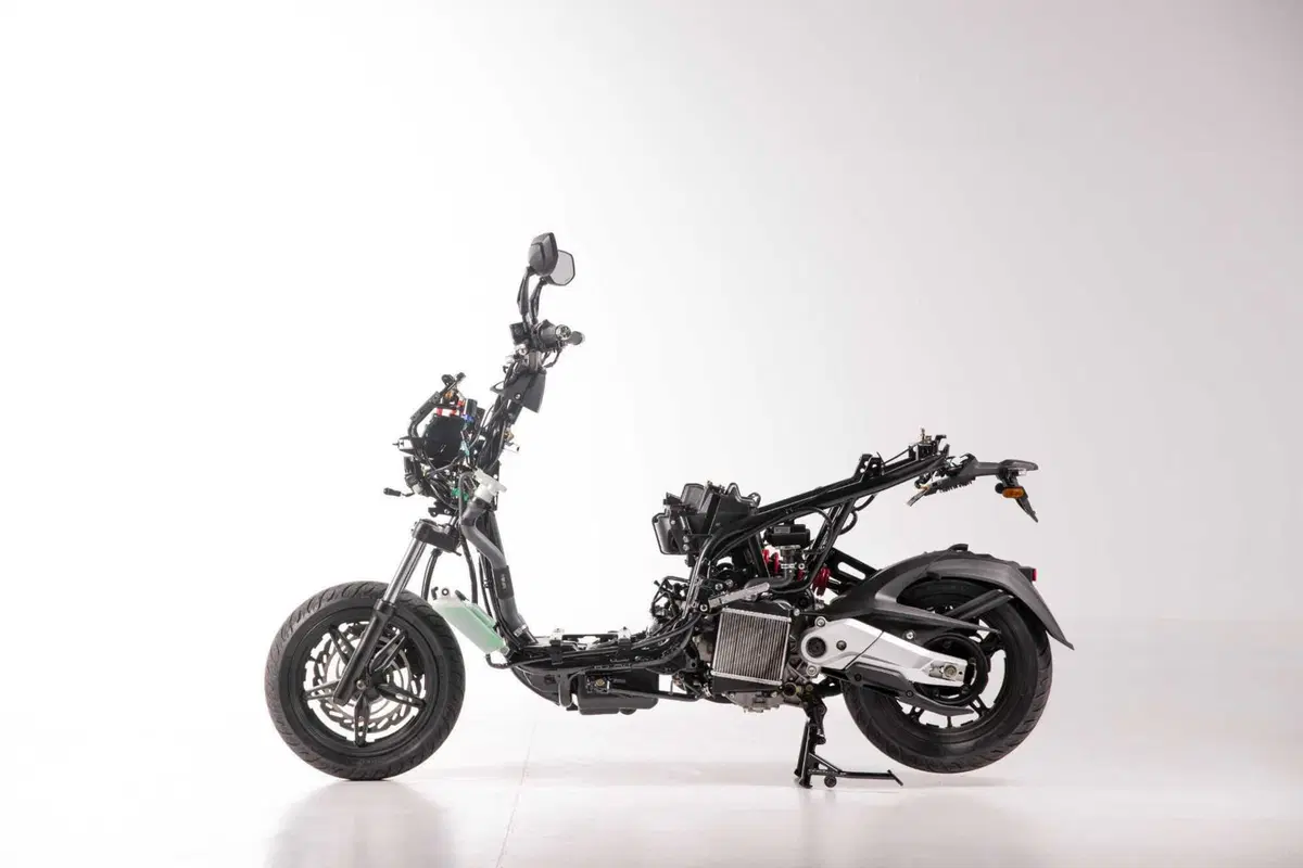 Sportivo, pratico e tecnologico, ecco il nuovo Kymco KRV200 [GALLERY] (40)