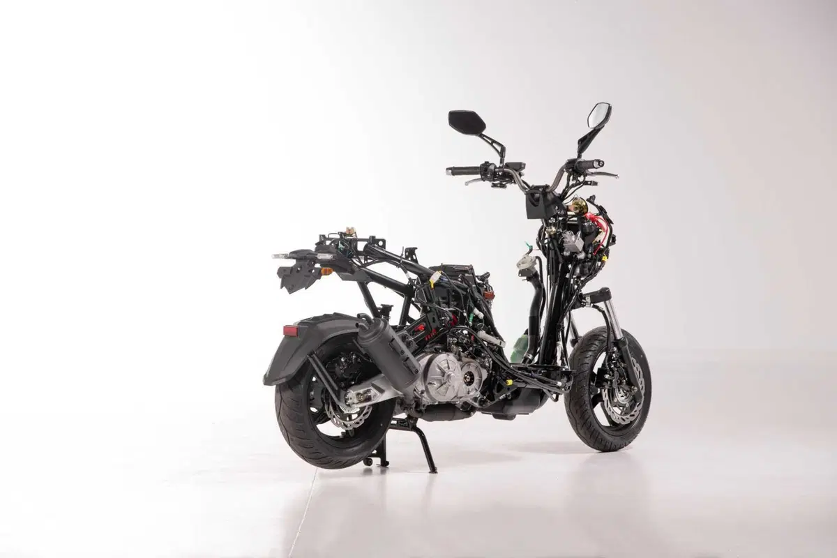 Sportivo, pratico e tecnologico, ecco il nuovo Kymco KRV200 [GALLERY] (41)