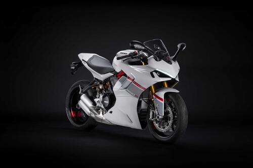 Ducati presenta la nuova livrea Stripe Livery per la SuperSport 950 S (2)