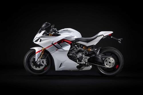 Ducati presenta la nuova livrea Stripe Livery per la SuperSport 950 S (4)