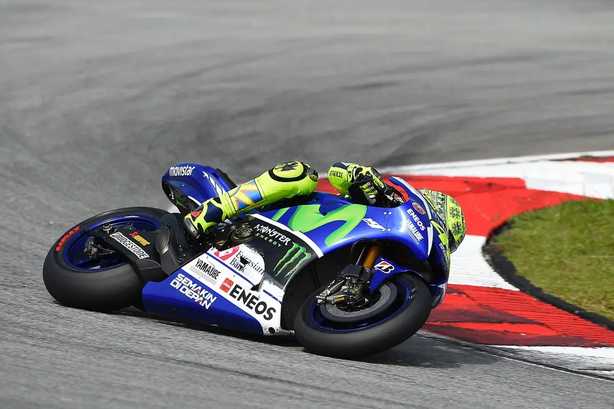 MotoGP. Test a Sepang, Day 2. Rossi: "Rallentato dal chattering" (6)