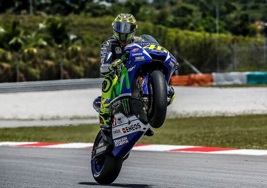 MotoGP. Test a Sepang, Day 2. Rossi: Rallentato dal chattering