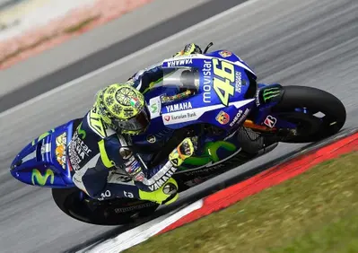 MotoGP. Test a Sepang, Day 2. Rossi: Rallentato dal chattering