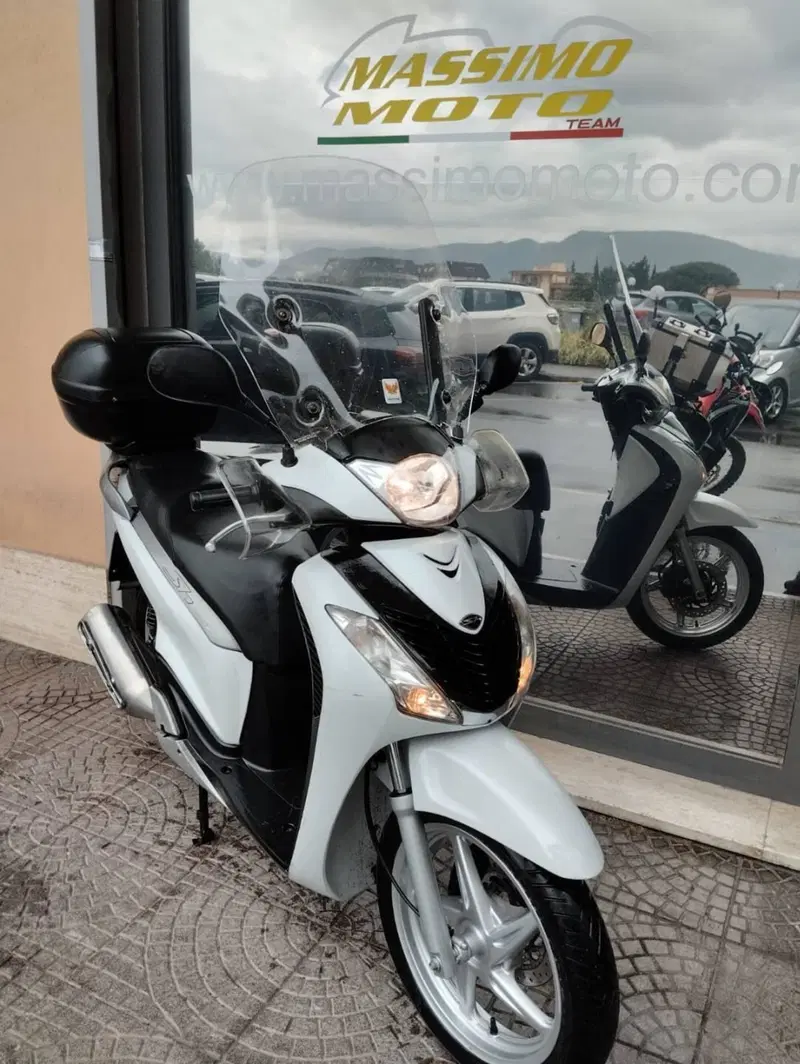 Honda SH 150i (2009 - 12) (2)