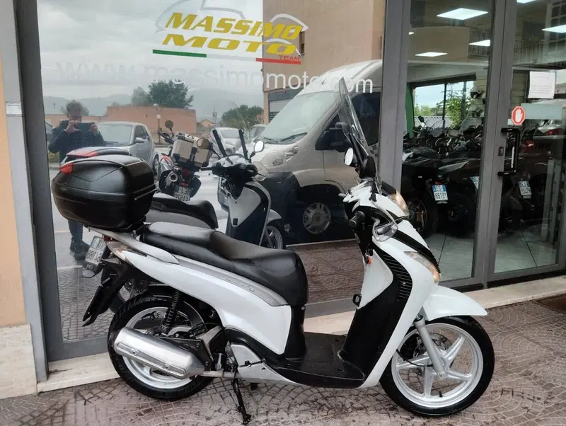 Honda SH 150i (2009 - 12) (3)