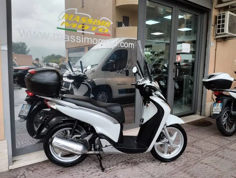 Honda SH 150i (2009 - 12) (4)