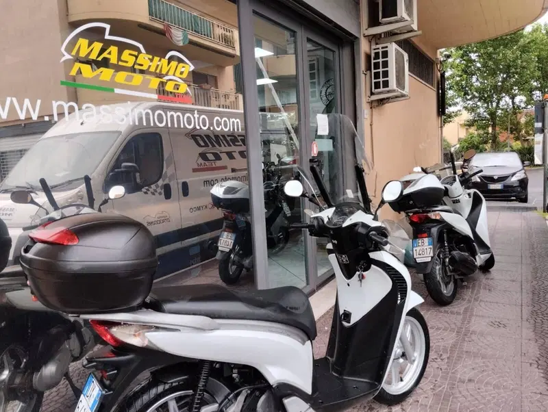 Honda SH 150i (2009 - 12) (6)