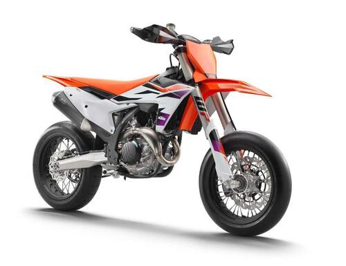 KTM presenta la nuova 450 SMR 2024: 63 cavalli di puro divertimento (6)