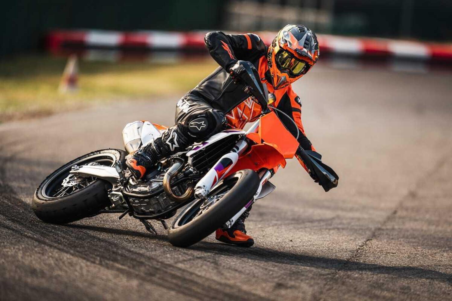 KTM presenta la nuova 450 SMR 2024: 63 cavalli di puro divertimento