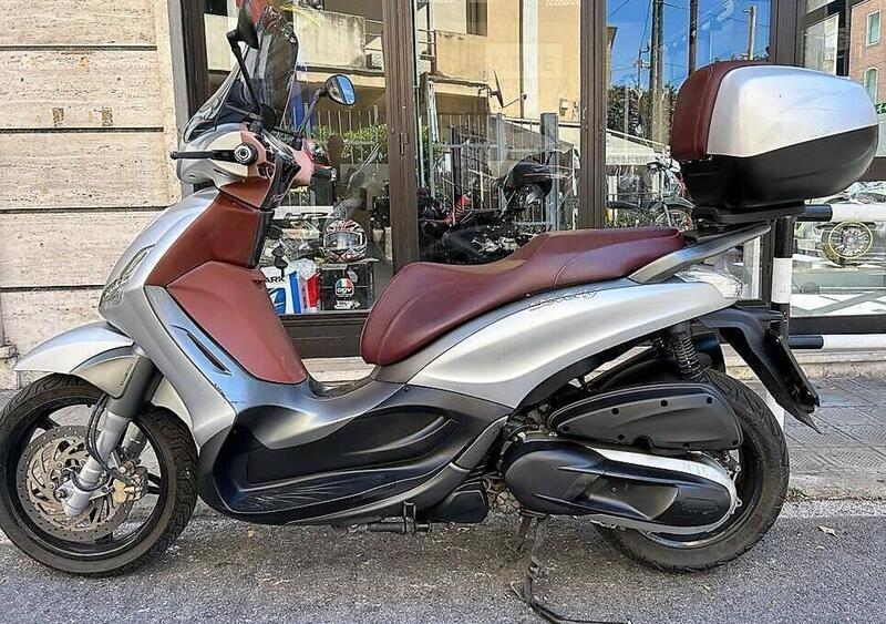 Piaggio Beverly 350 i.e ABS usata disponibile a AT