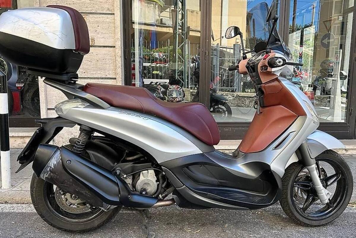 Piaggio Beverly 350 ABS (2016 - 20), prezzo e scheda tecnica 