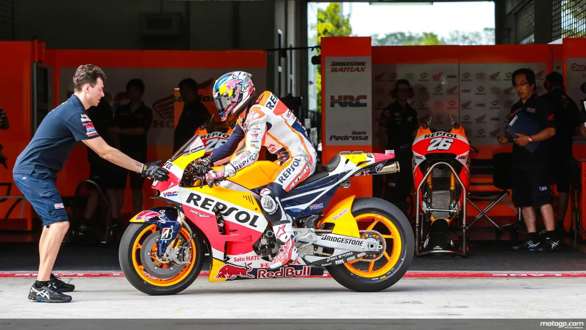 MotoGP. Test Sepang, Day 3. Marquez segna il miglior tempo della mattinata (9)